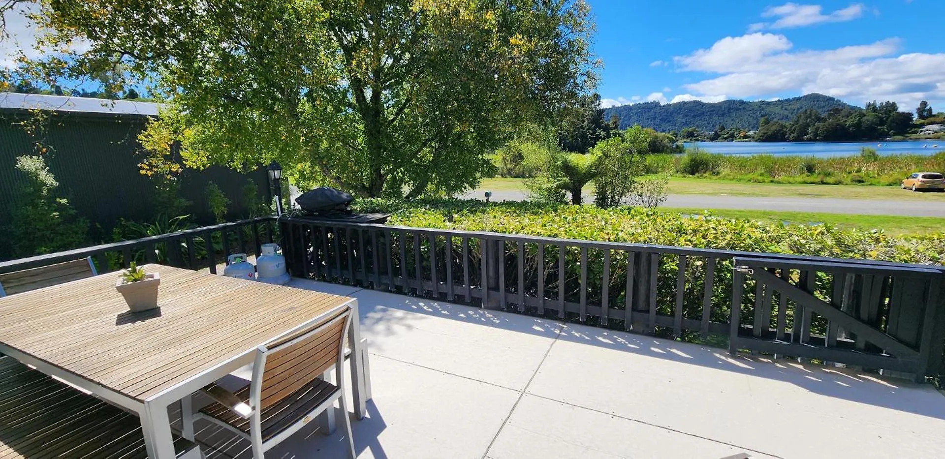 Perfect Lakeside Summer House Rotorua