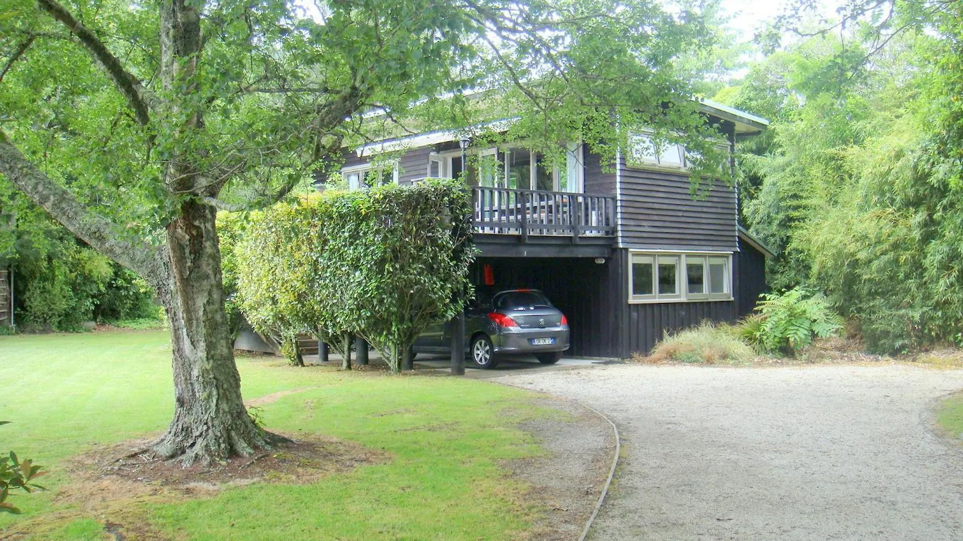 Perfect Lakeside Summer House Rotorua Ferienhaus