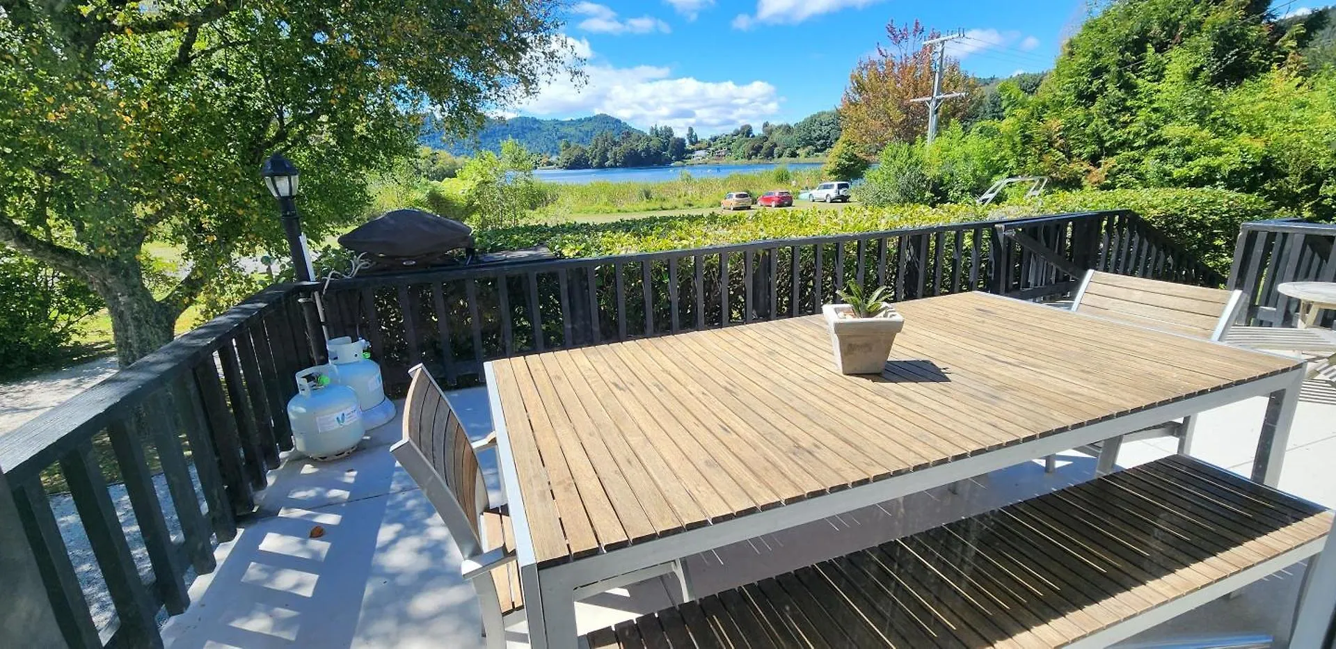 Perfect Lakeside Summer House Rotorua Ferienhaus